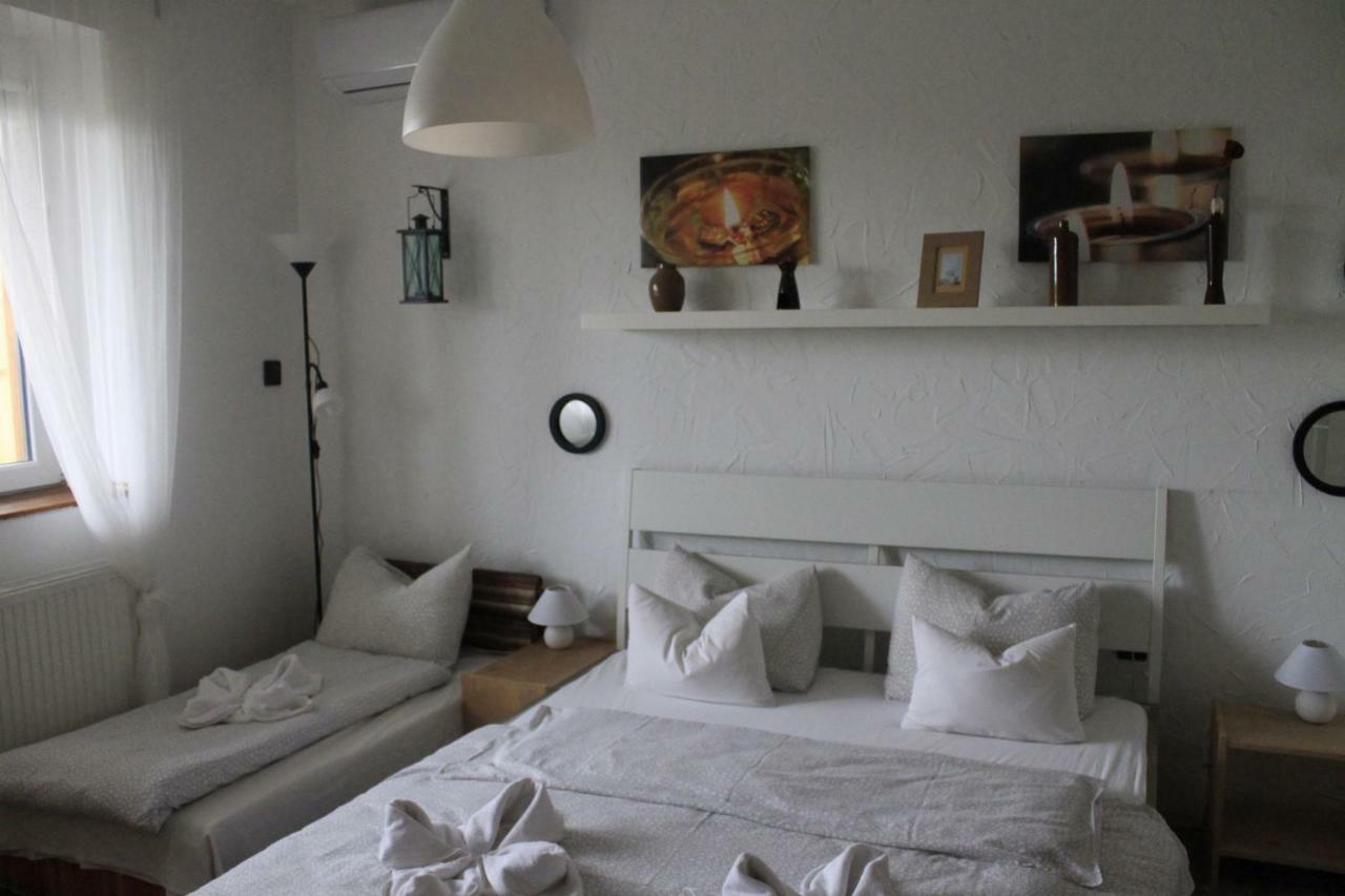 Fekete Rigo Vendeghaz Apartment Egerszalok Ngoại thất bức ảnh